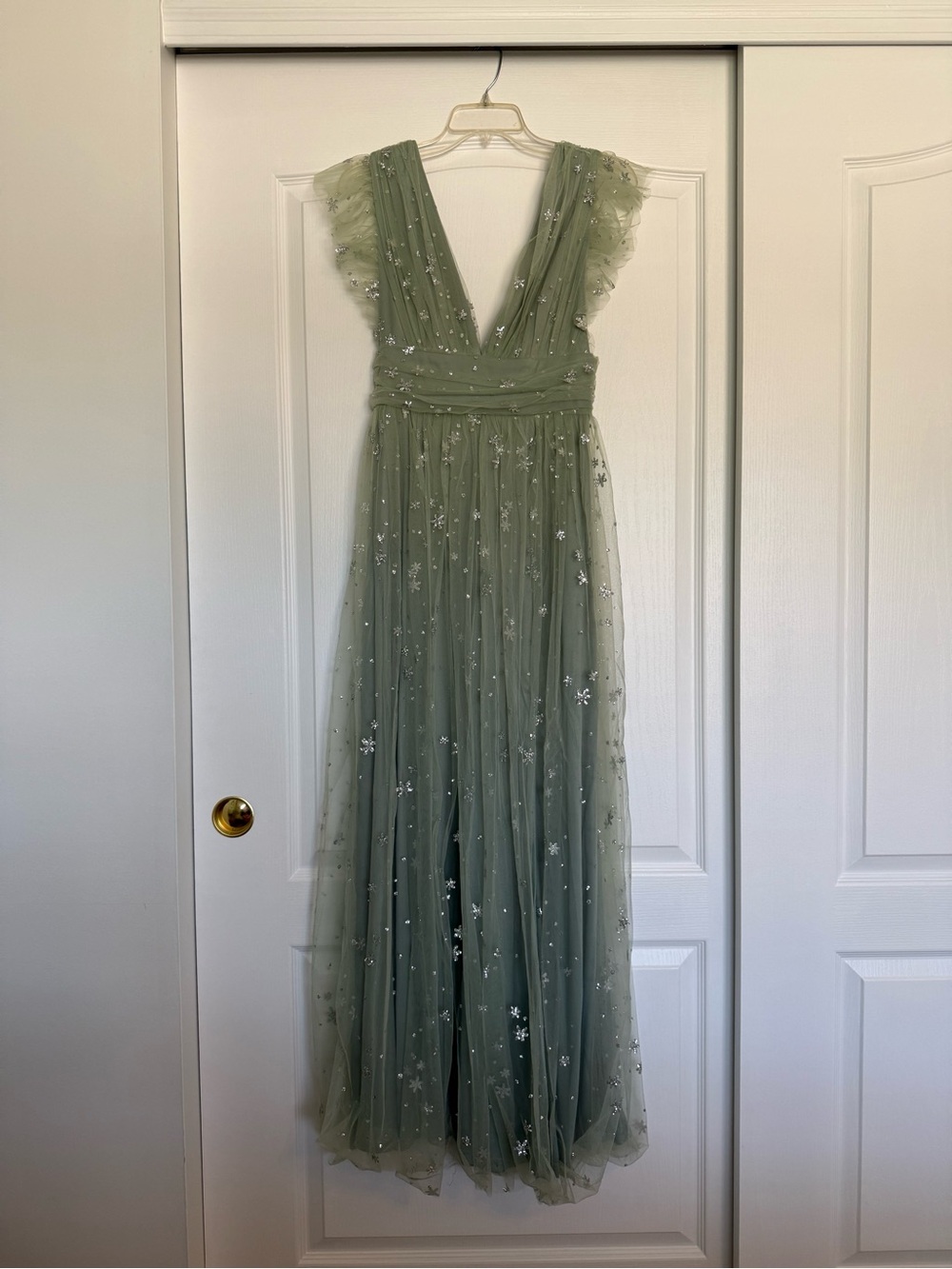 Elegant Sage Green V-Neck Tulle Evening Dress